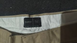 Pantalones chinos baggy beige Pull & Bear talla 44