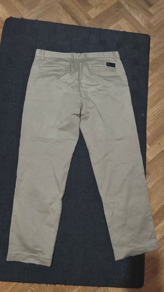 Pantalones chinos baggy beige Pull & Bear talla 44