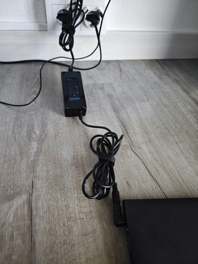 Cargador portátil multi-clavijas