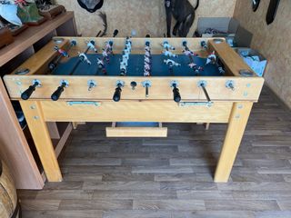Futbolín clásico de madera