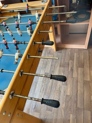 Futbolín clásico de madera