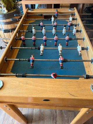Futbolín clásico de madera