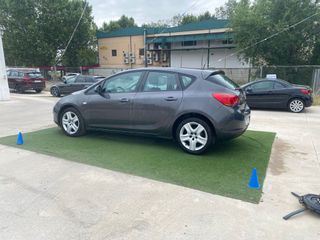 Opel Astra 2011
