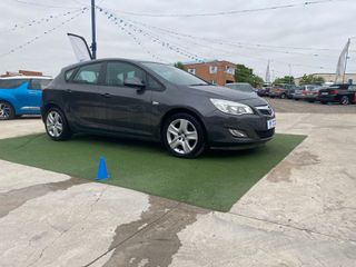 Opel Astra 2011