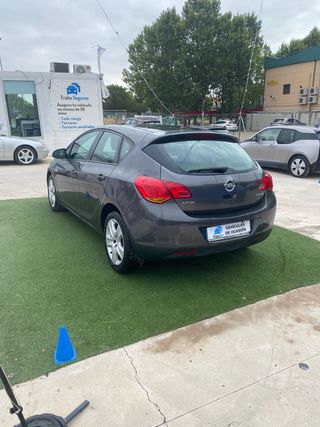 Opel Astra 2011