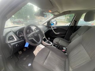 Opel Astra 2011