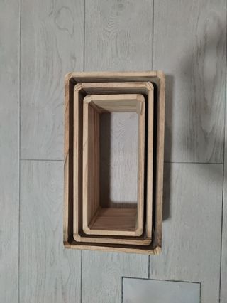 3 Estanterías de madera

