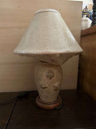 Lampara ceramica con conchas