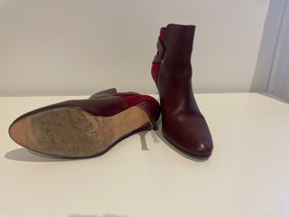Botines Carolina Herrera Piel, talla 37.
