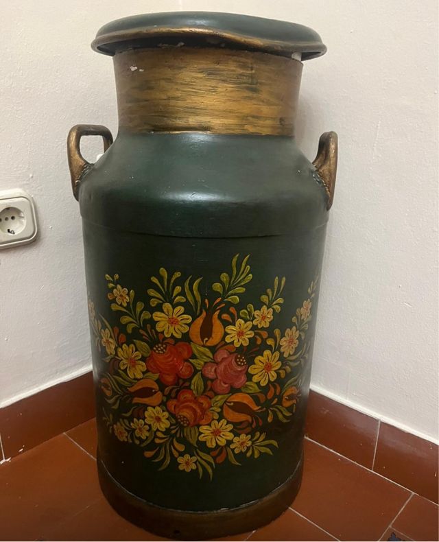 Lechera pintada vintage