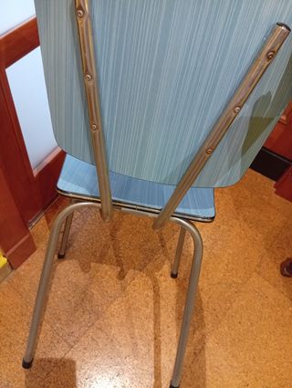 1 Silla vintage de formica. Color azul
