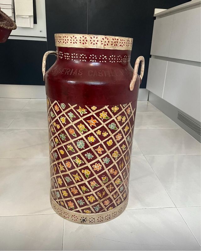 Lechera vintage pintada a mano