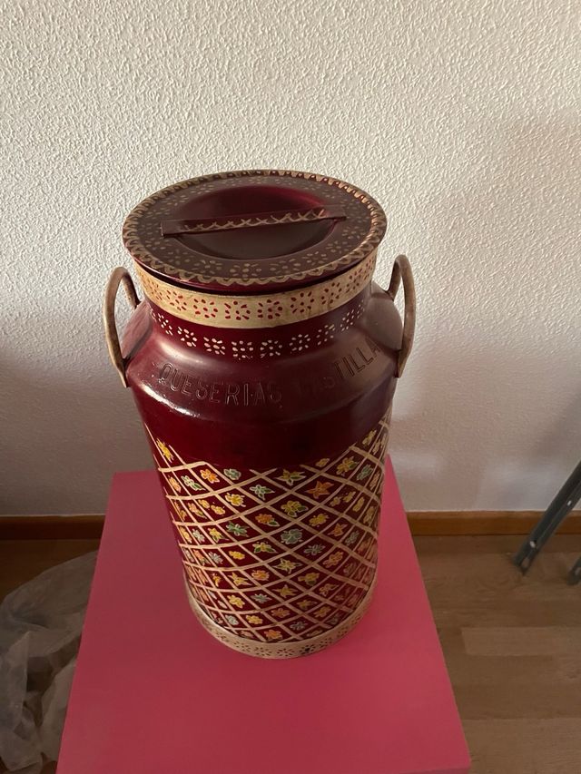Lechera vintage pintada a mano
