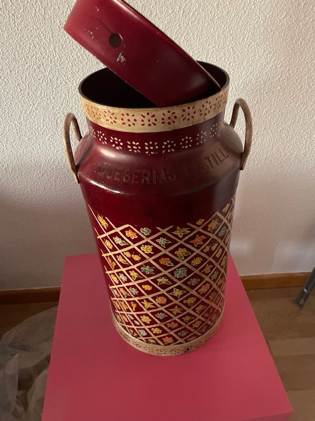 Lechera vintage pintada a mano