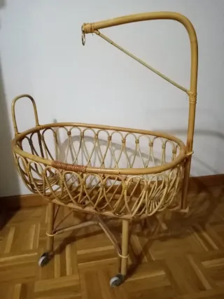 Cuna moisés mimbre  muñecos