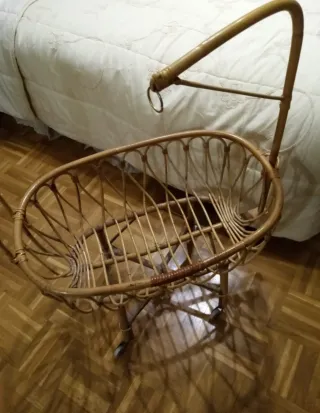 Cuna moisés mimbre  muñecos