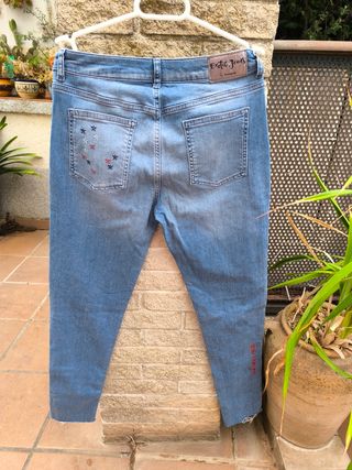 Vaqueros Desigual - laurence azul.
