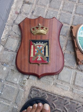 Metopa escudo madera antigua