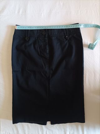 Falda midi negra recta