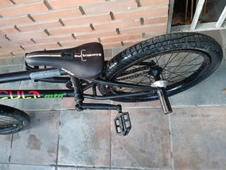 BMX Protón 
Con cubrebujes y pegs