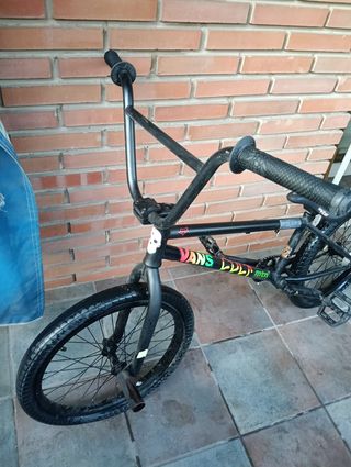 BMX Protón 
Con cubrebujes y pegs