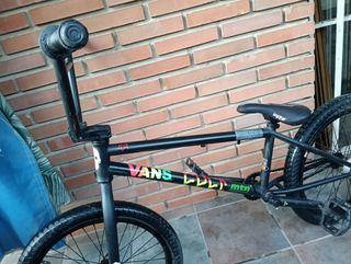 BMX Protón 
Con cubrebujes y pegs
