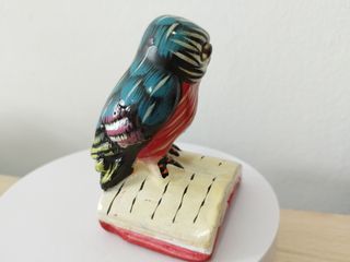 Búho Sabio en Libro - Figura Pintada