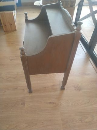 Mesita de noche de madera