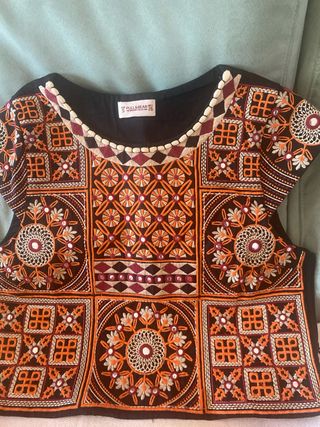 Top y falda bordados - Talla S