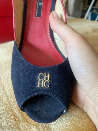 Sandalias cuña Carolina Herrera rojas y azules