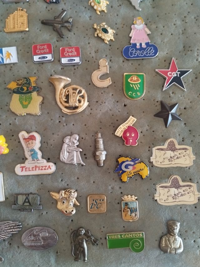 Colección de pins variados