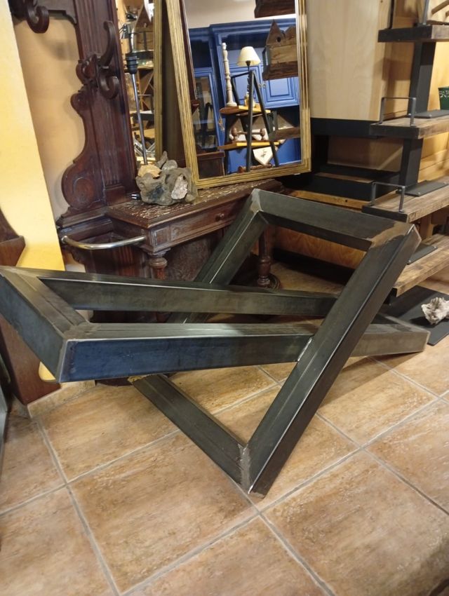 Tavolo industriale metallico