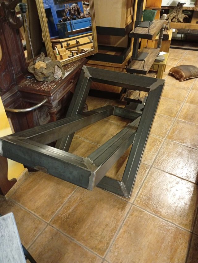 Tavolo industriale metallico