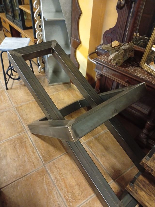 Tavolo industriale metallico