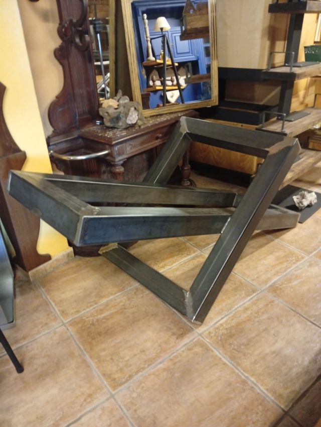 Tavolo industriale metallico