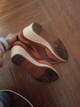 Sandalias cuña marrón - talla 39