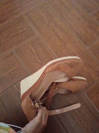 Sandalias cuña marrón - talla 39