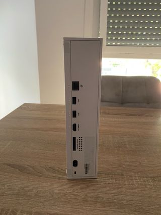 Xbox Series S blanca - consola, mando y cables.