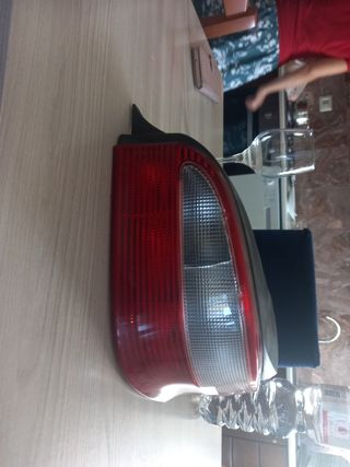 Faro posteriore Citroen Saxo
