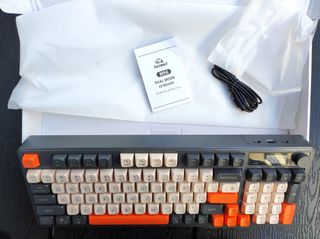 Teclado FREEWOLF M96 96 teclas retroiluminación
