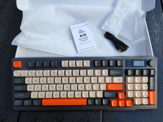 Teclado FREEWOLF M96 96 teclas retroiluminación