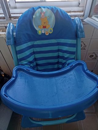 Trona Winnie the Pooh bastante  ancha  y comoda
