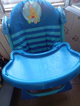 Trona Winnie the Pooh bastante  ancha  y comoda