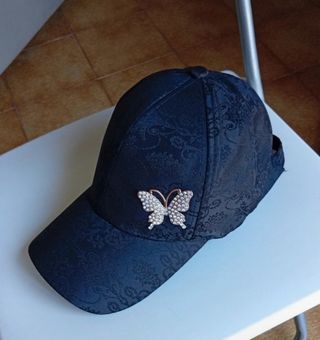 Cappellino nero farfalla