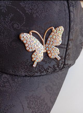 Cappellino nero farfalla