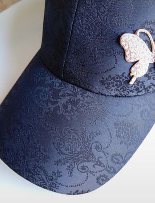 Cappellino nero farfalla