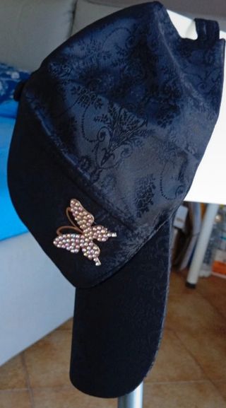 Cappellino nero farfalla
