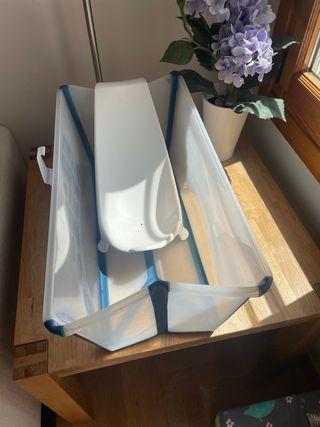 Bañera Stokke con asiento