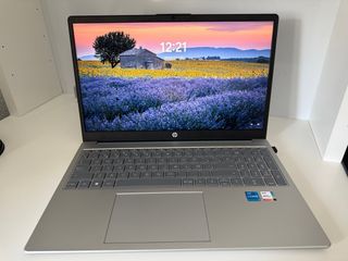 Portátil HP i5 / 16GB / 1TB SSD – 3h de uso