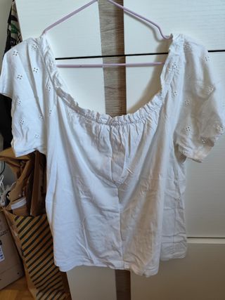Blusa labrada hombros descubiertos